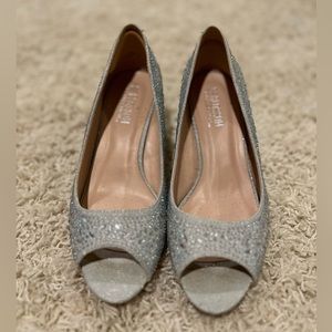 De Blossom peep toe heels, size 9